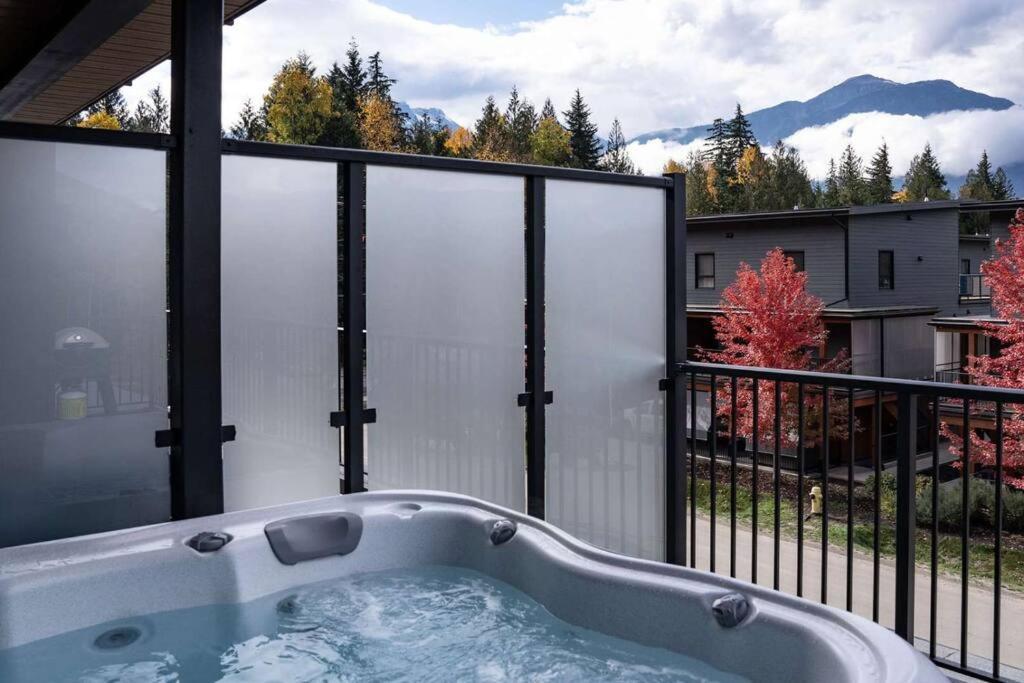 Apartment Bluebird Daze By Vacations Revelstoke