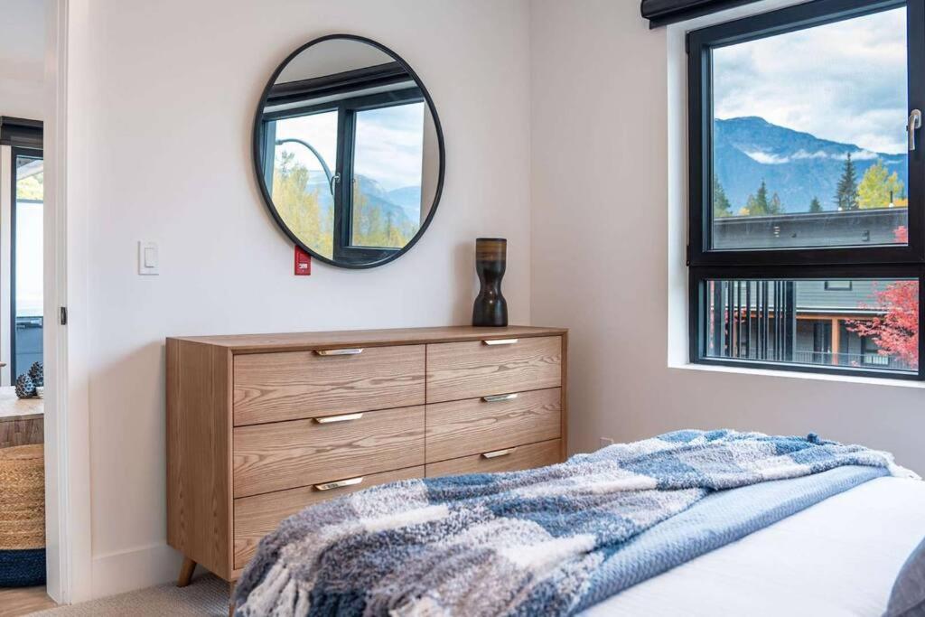 Bluebird Daze By Vacations Revelstoke
