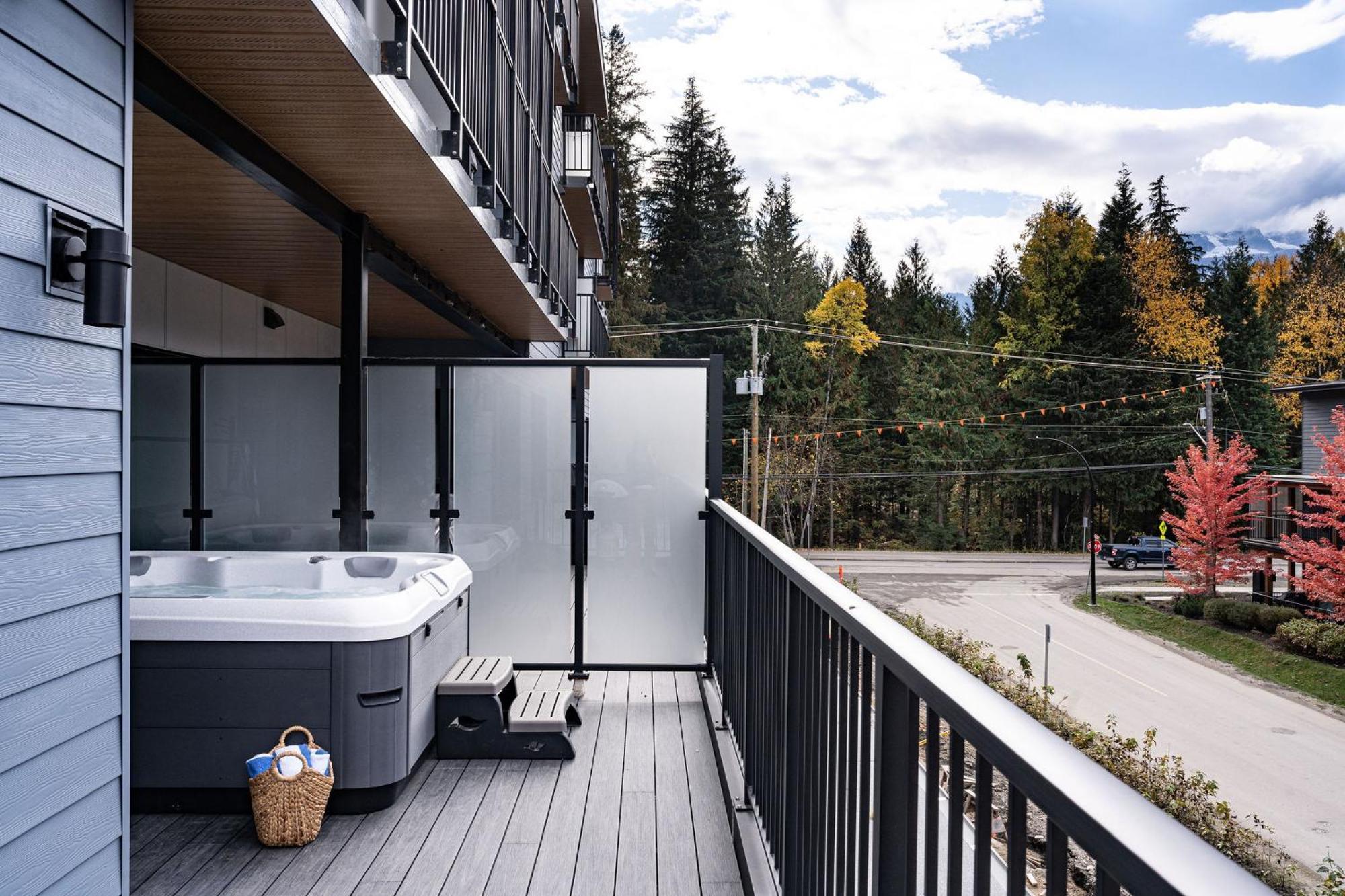 Bluebird Daze By Vacations Revelstoke