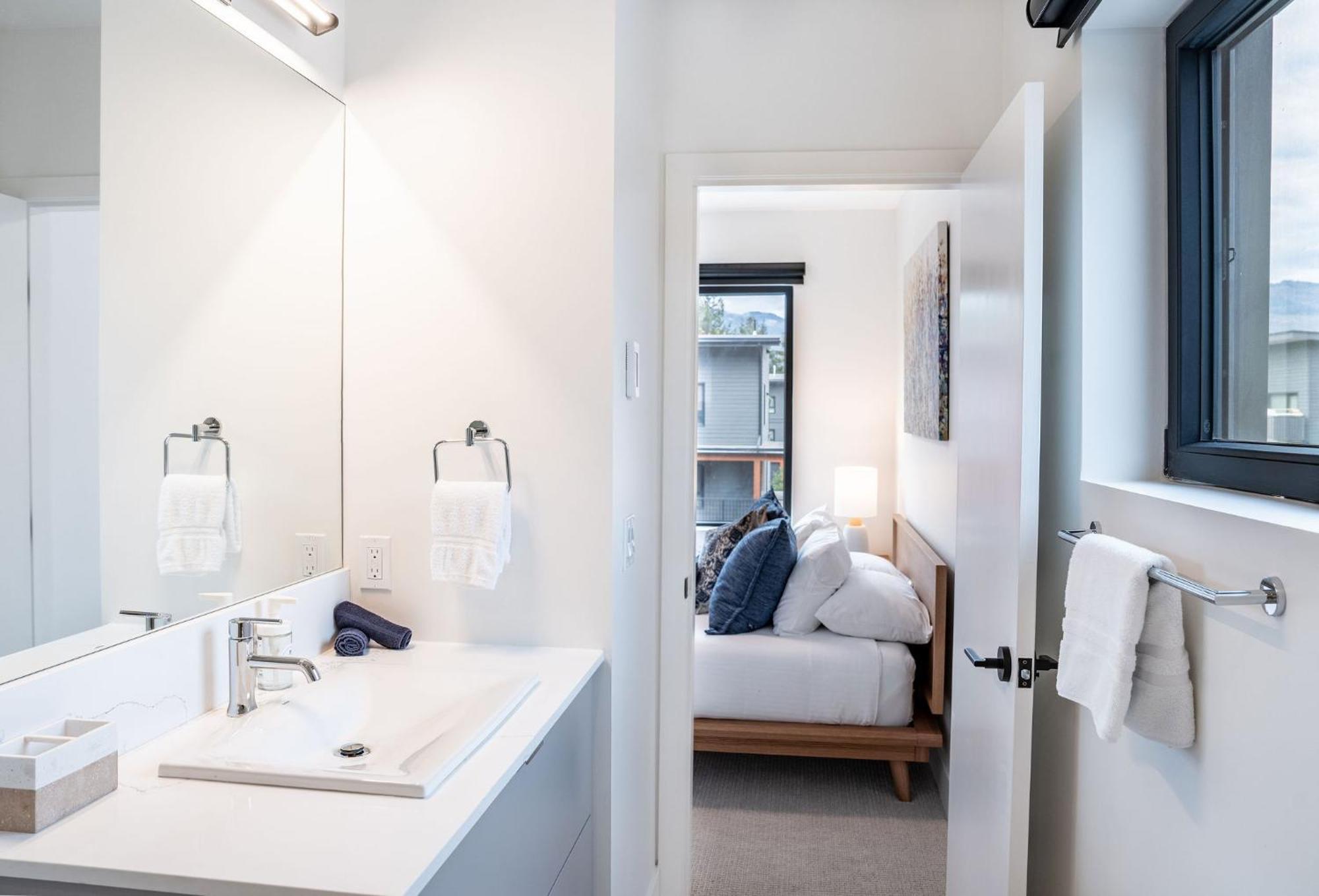 Apartment Bluebird Daze By Vacations Revelstoke